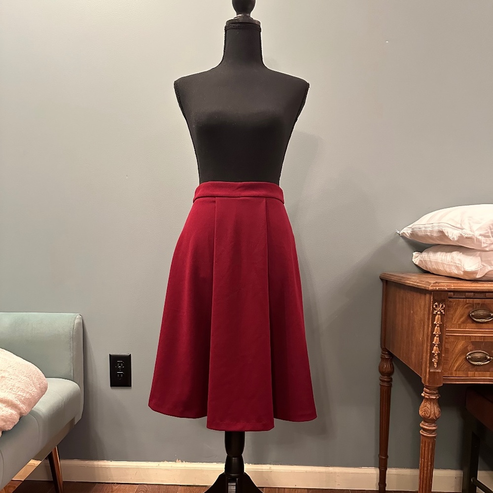 POTTERS POT/NWOT/maroon formal skirt